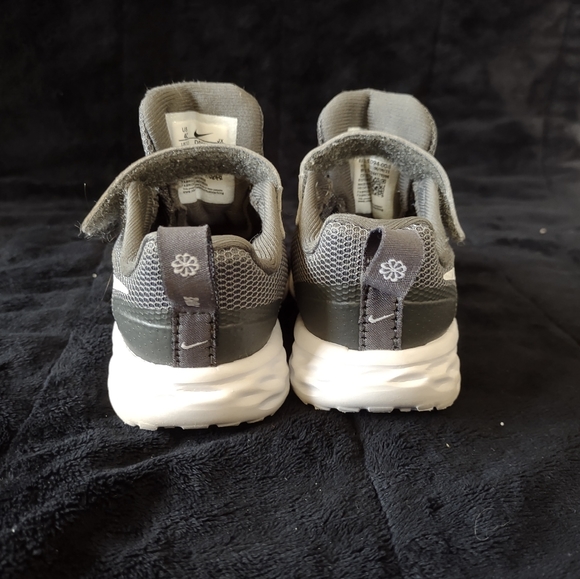 NIKE REVOLUTION 5 TODDLER Grey Running SHOES SIZE 4C BQ5673 Lightweight GOOD - Picture 2 of 15